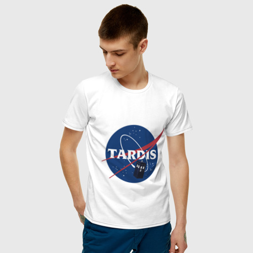 Мужская футболка с принтом Tardis NASA, фото на моделе #1