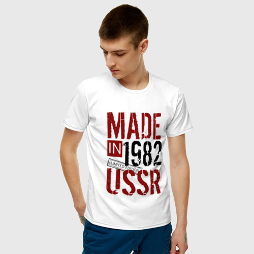 Мужская футболка с принтом Made in USSR 1982, фото на моделе #1