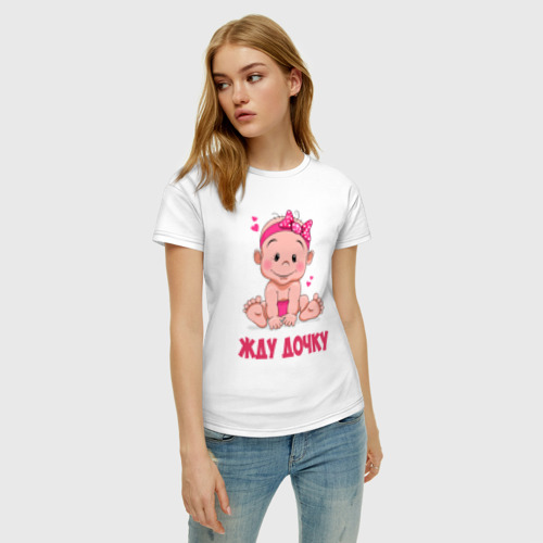 Женская футболка с принтом Жду дочку, фото на моделе #1