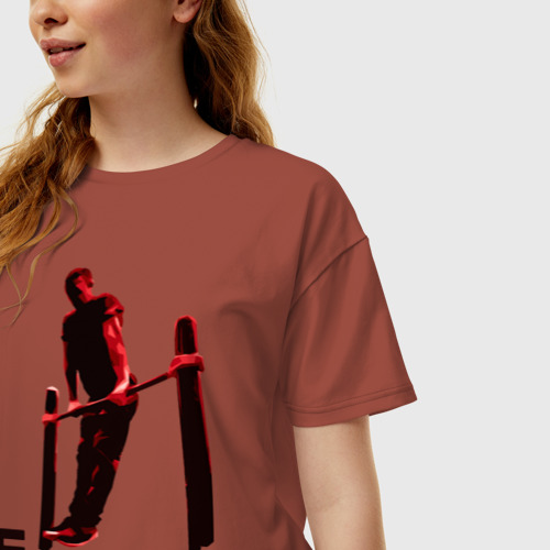 Женская футболка oversize с принтом Street Workout Выход Силой, фото на моделе #1