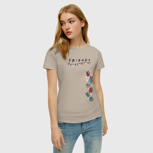 Женская футболка с принтом Friends Подарки и снег, фото на моделе #1