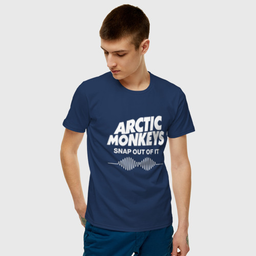 Мужская футболка с принтом Arctic Monkeys, группа, фото на моделе #1