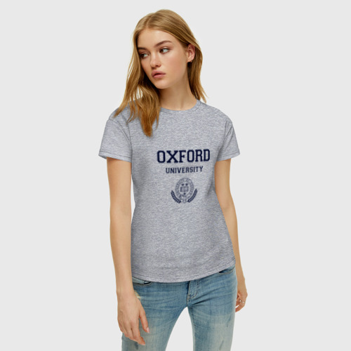 Женская футболка с принтом Оксфорд - логотип университета, фото на моделе #1