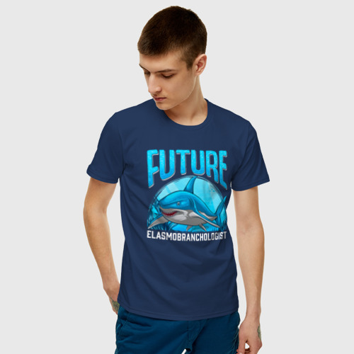 Мужская футболка с принтом Будущий специалист по акулам, фото на моделе #1