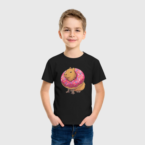 Детская футболка с принтом Капибара и пончик, фото на моделе #1
