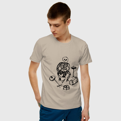 Мужская футболка с принтом Скелет барабанщик, фото на моделе #1